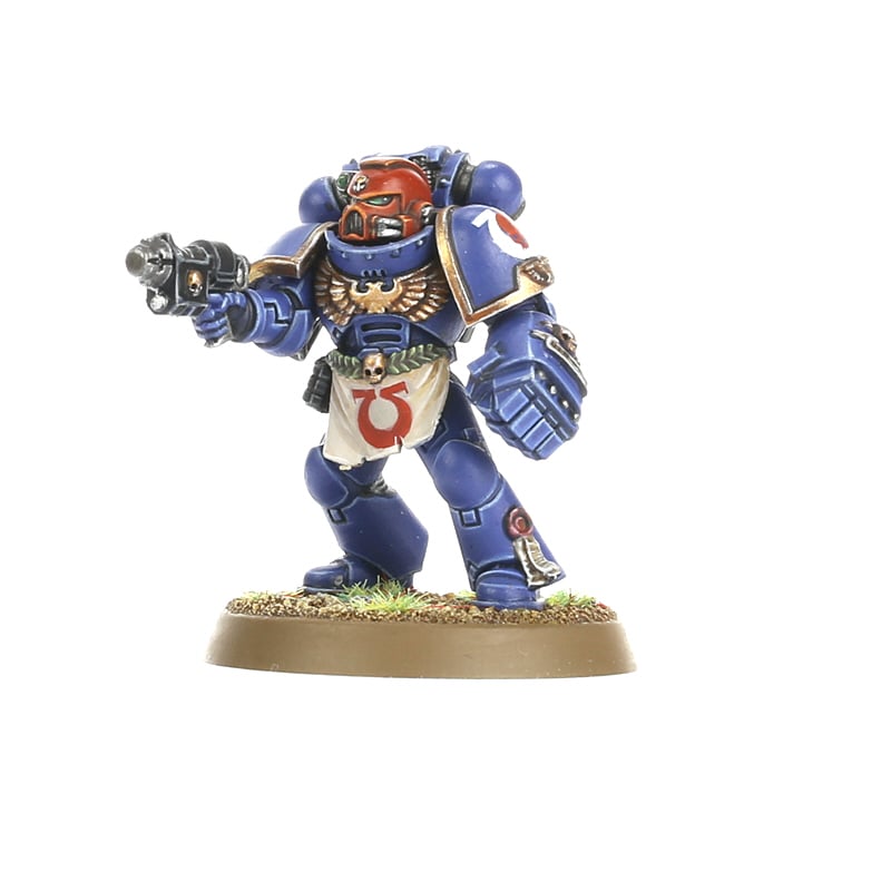 Warhammer 40,000 - Space Marines - Tactical Squad - Blue-armored Space Marine miniature with red helmet and gold details, wielding a gun in a dynamic pose on a textured base.