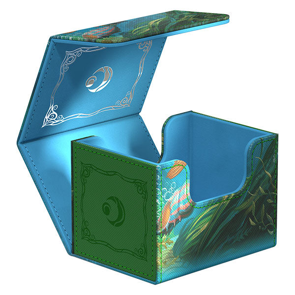 Ultimate Guard Sidewinder 100+ Xenoskin Deckcase: Lorwyn Eclipsed - Sygg, Wanderwine Wisdom - Blue and green Ultimate Guard Sidewinder deck case with fantasy forest artwork and decorative silver detailing.