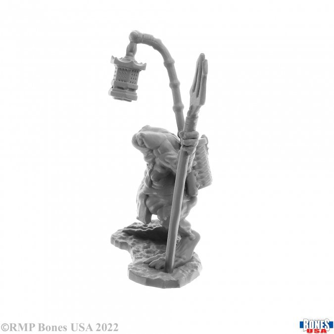 Bufo, Dreadmere Frogman - Gray unpainted miniature of a frog humanoid standing on rocky base, holding a tall spear and a lantern hanging from a curved