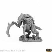 Gloom Stalker - Gray detailed fantasy creature miniature with insect-like claws, segmented armor, and spiked tail on rocky base.