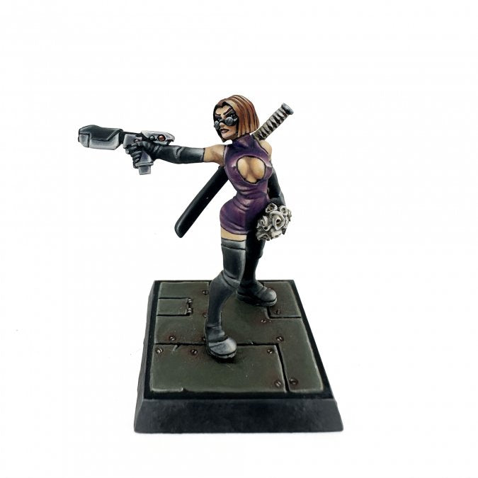 Franka, Future Widow (Unpainted) - Unpainted miniature of a female warrior in dynamic pose with short hair, wielding a pistol and sword, wearing tight.