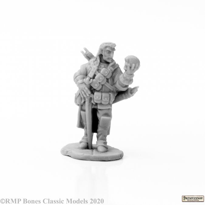 Mavaro, Iconic Occultist - Gray resin miniature of a robed occultist holding a skull in one hand and a staff in the other, standing on a circular base.