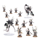 Warhammer 40,000 - Drukhari - Combat Patrol - Set of intricately detailed Warhammer 40K Drukhari miniatures in dark armor with green accents, posed with weapons and.