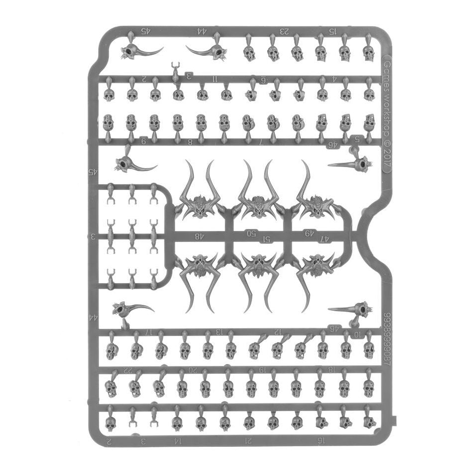 Citadel - Skulls - Gray plastic sprue with multiple miniature skulls and horns for Warhammer 40K modeling and assembly.