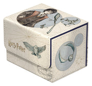 Ultimate Guard Sidewinder 100+: Harry Potter - Harry Potter - Beige textured deck box with Harry Potter illustration, golden "Harry Potter" text, and magical symbols.