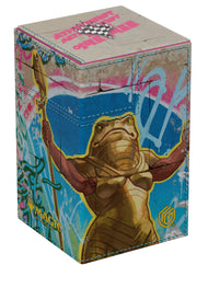 Ultimate Guard: Flip'n'Tray 100+ Xenoskin Magic: The Gathering - Aetherdrift- Sab-Sunen, Luxa Embodied - Colorful storage box with a stylized golden frog holding a spear, graffiti-style blue, pink, and beige background.